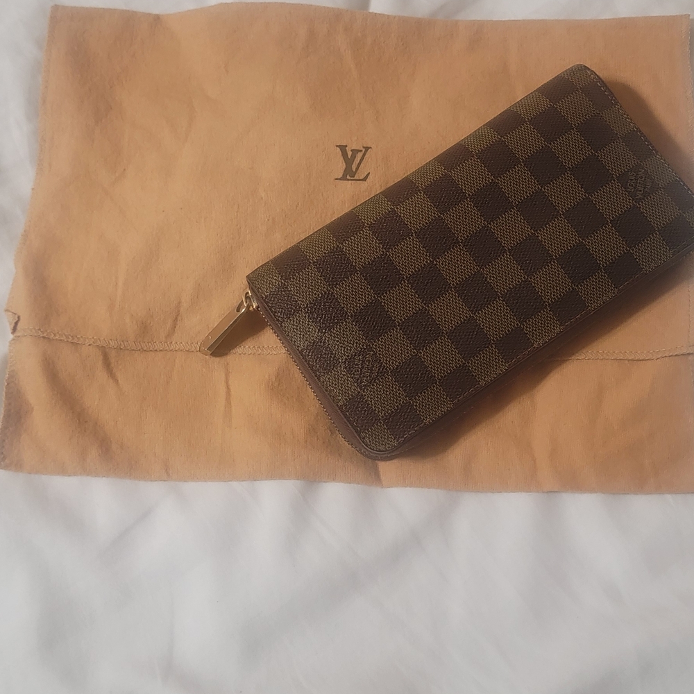 Authentic Louis Vuitton Brown Checkered Wallet